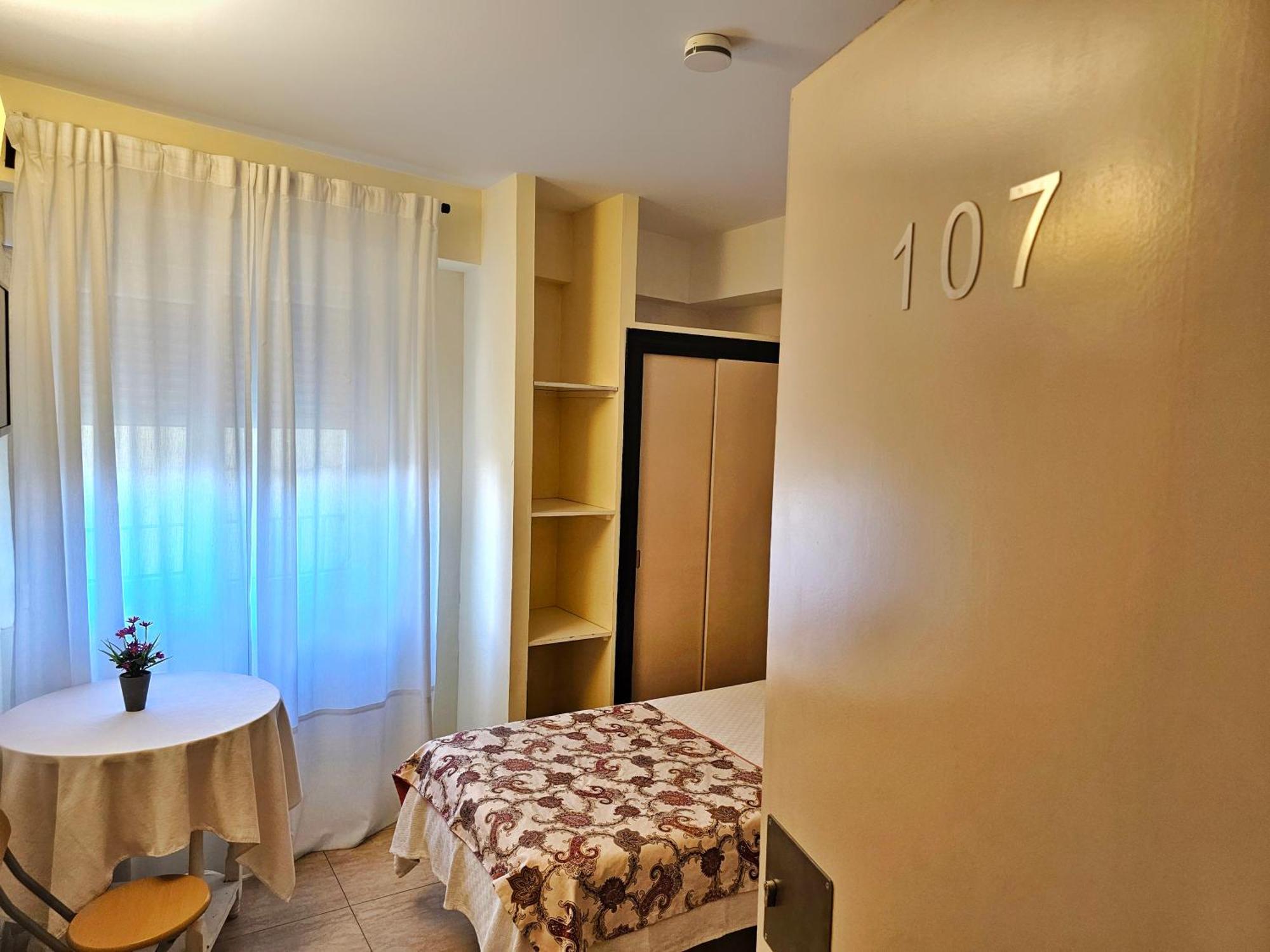 Hostal Mainz П'єдралавес Екстер'єр фото