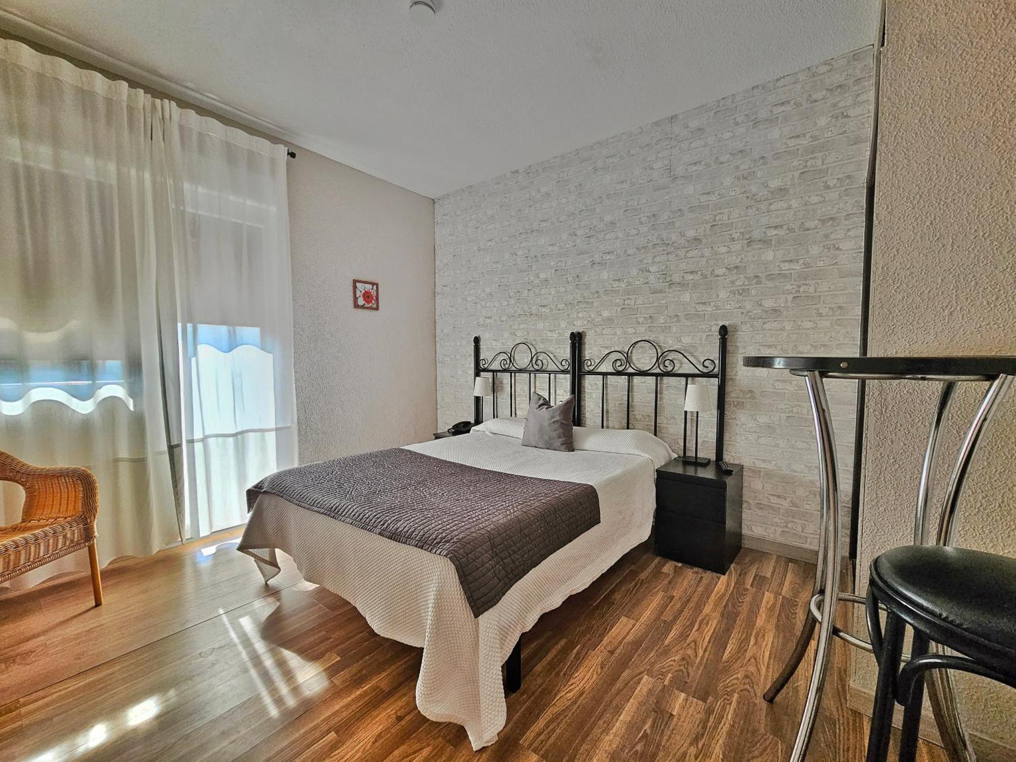 Hostal Mainz П'єдралавес Екстер'єр фото